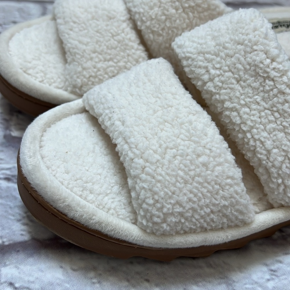 Dluxe by Dearfoams hard bottom slippers - Picture 3 of 6